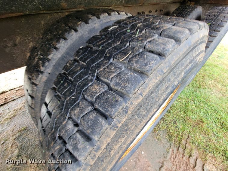 image for item KQ9205 2005 International 7400  dump truck