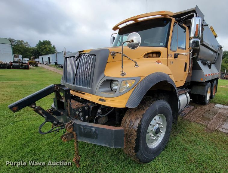 image for item KQ9206 2005 International 7600  dump truck