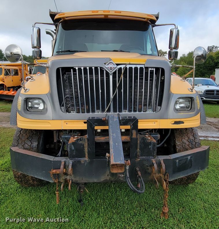 image for item KQ9206 2005 International 7600  dump truck