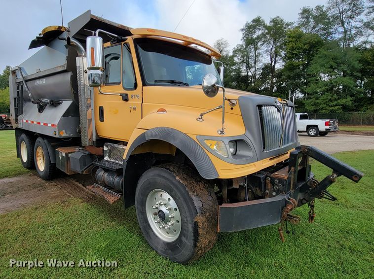 image for item KQ9206 2005 International 7600  dump truck