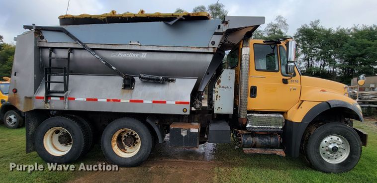 image for item KQ9206 2005 International 7600  dump truck