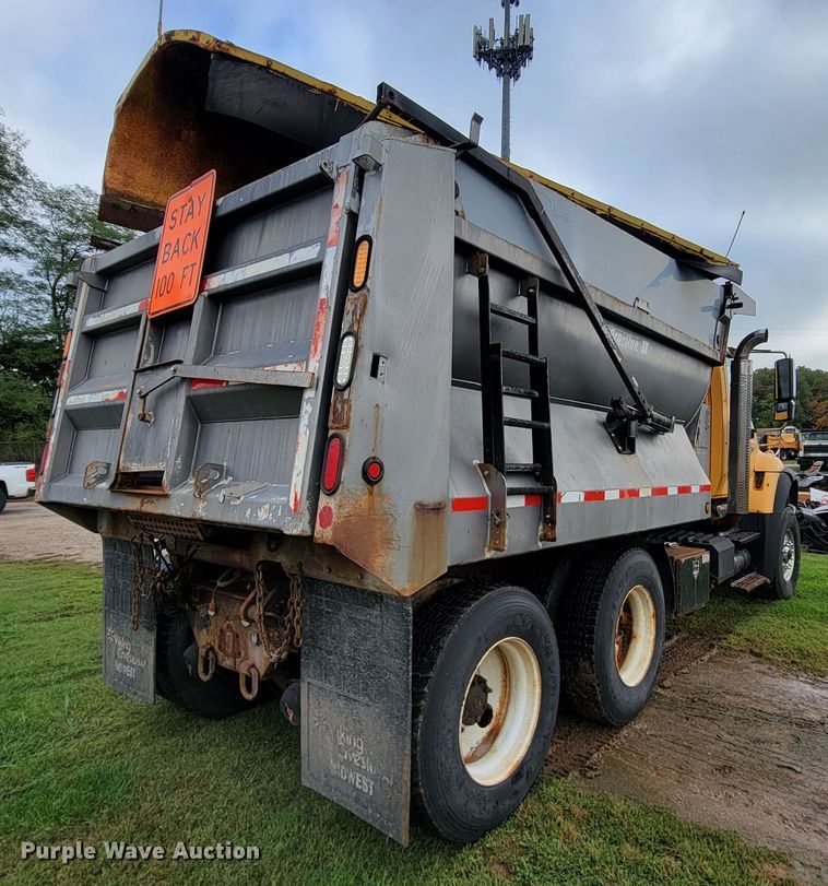 image for item KQ9206 2005 International 7600  dump truck