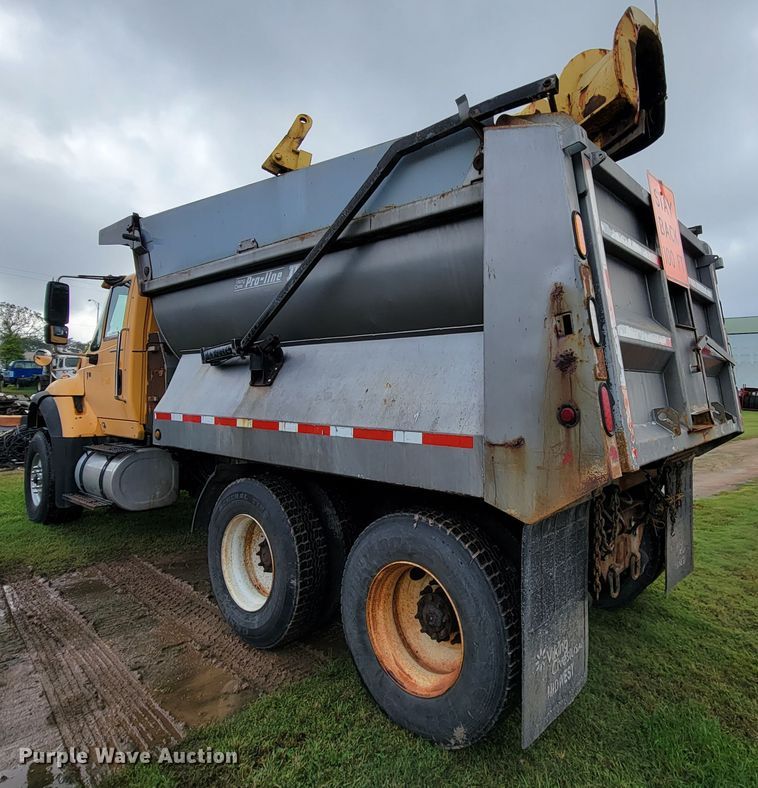 image for item KQ9206 2005 International 7600  dump truck