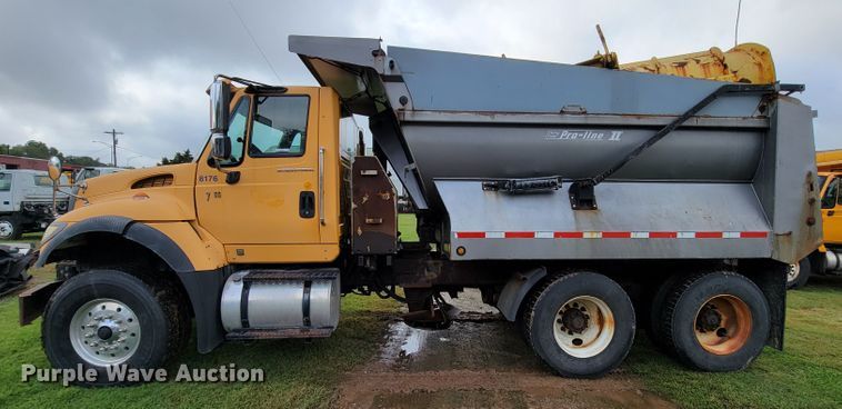image for item KQ9206 2005 International 7600  dump truck