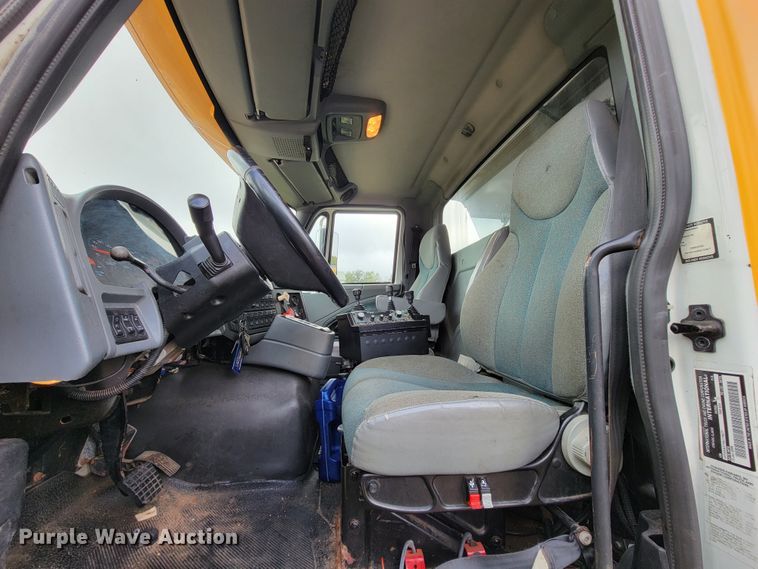 image for item KQ9206 2005 International 7600  dump truck