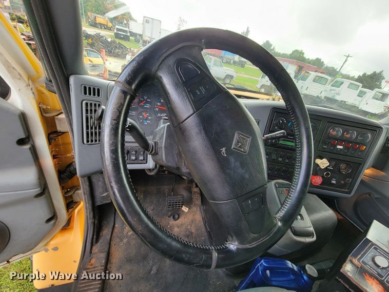 image for item KQ9206 2005 International 7600  dump truck