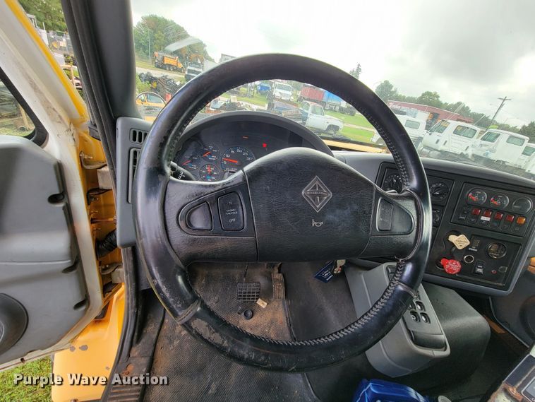 image for item KQ9206 2005 International 7600  dump truck