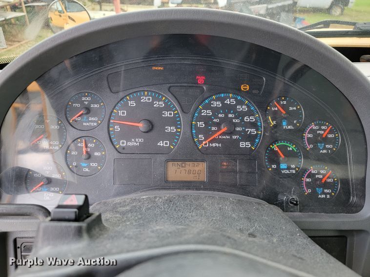 image for item KQ9206 2005 International 7600  dump truck