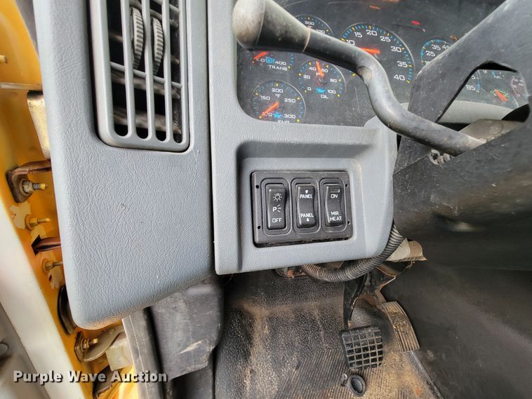 image for item KQ9206 2005 International 7600  dump truck