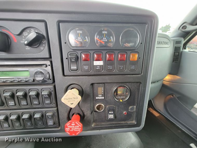 image for item KQ9206 2005 International 7600  dump truck