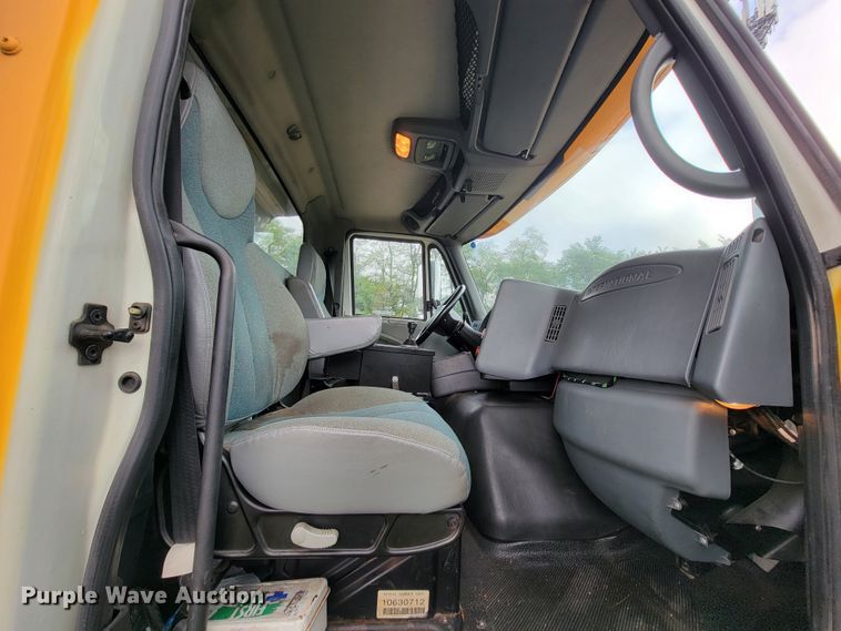 image for item KQ9206 2005 International 7600  dump truck