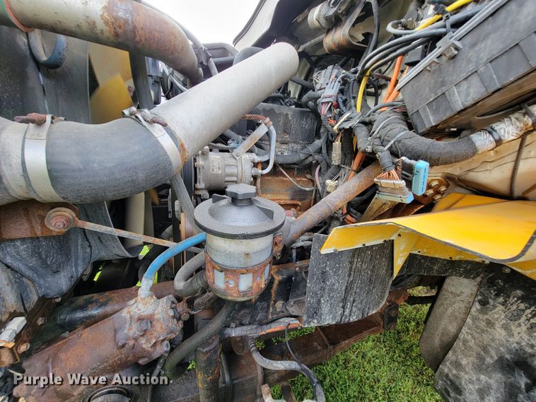 image for item KQ9206 2005 International 7600  dump truck