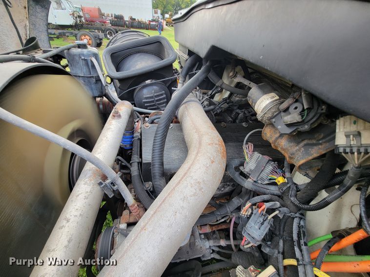 image for item KQ9206 2005 International 7600  dump truck