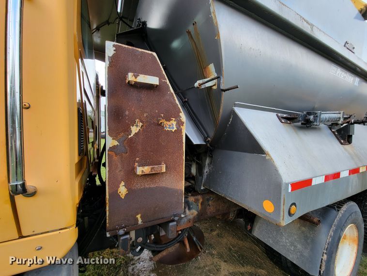 image for item KQ9206 2005 International 7600  dump truck