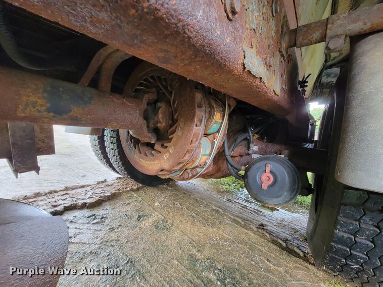 image for item KQ9206 2005 International 7600  dump truck