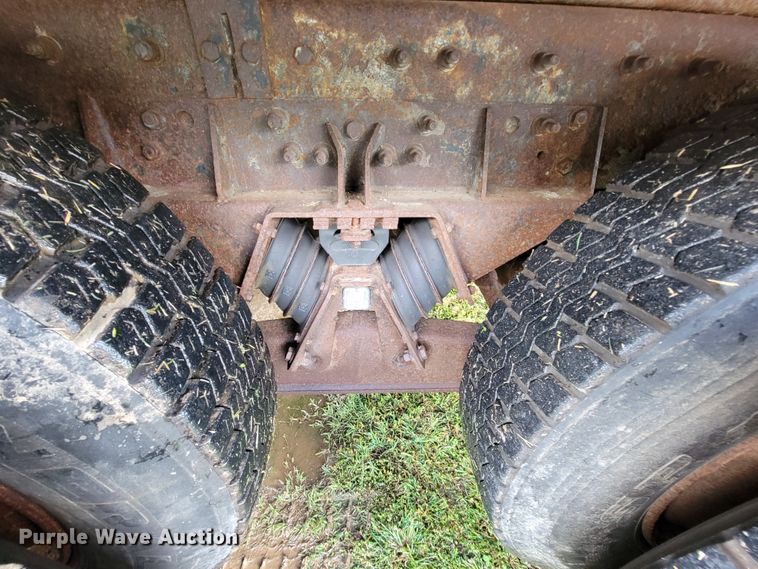 image for item KQ9206 2005 International 7600  dump truck