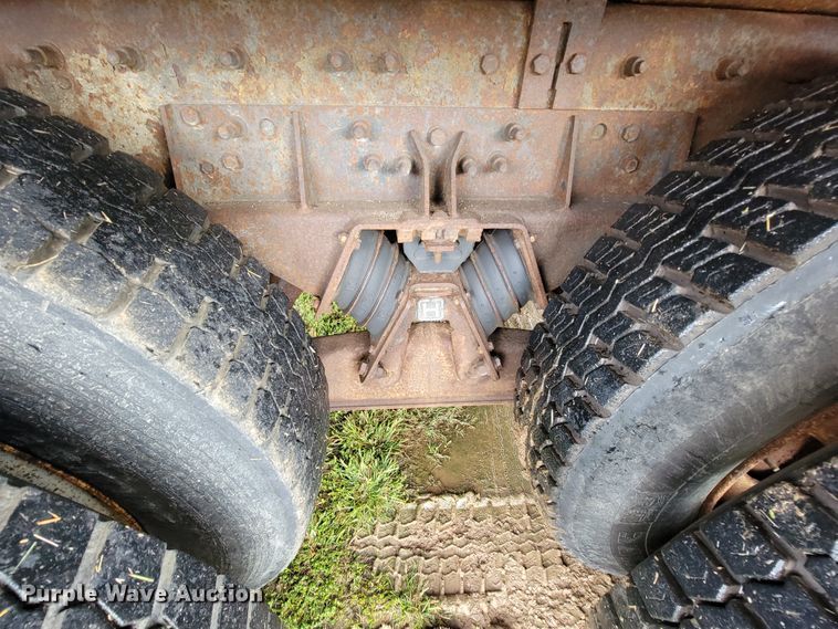 image for item KQ9206 2005 International 7600  dump truck