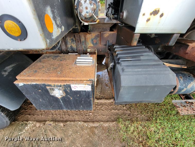 image for item KQ9206 2005 International 7600  dump truck