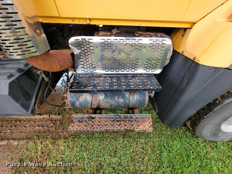 image for item KQ9206 2005 International 7600  dump truck