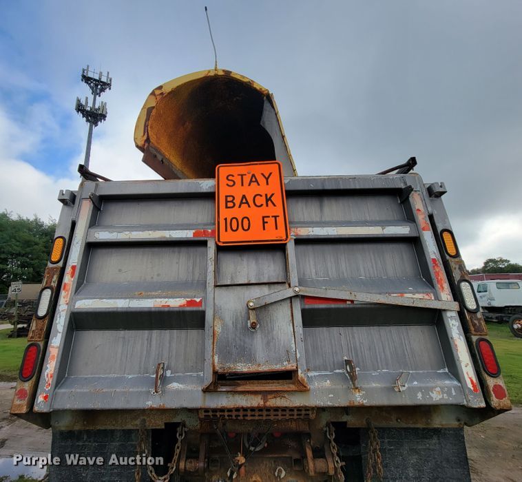 image for item KQ9206 2005 International 7600  dump truck