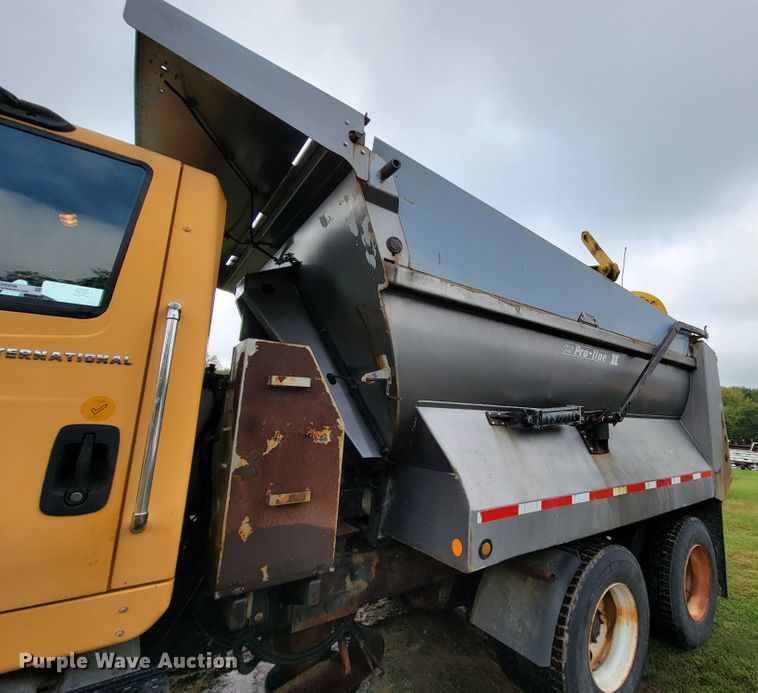 image for item KQ9206 2005 International 7600  dump truck