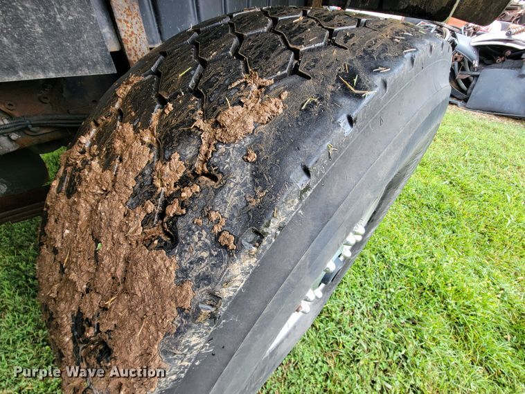 image for item KQ9206 2005 International 7600  dump truck