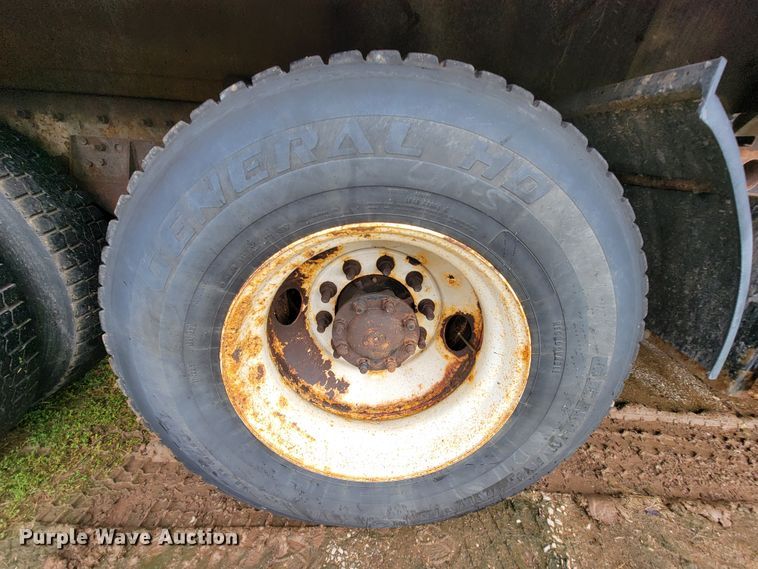 image for item KQ9206 2005 International 7600  dump truck