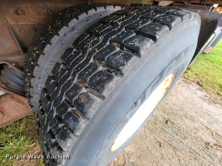 image for item KQ9206 2005 International 7600  dump truck