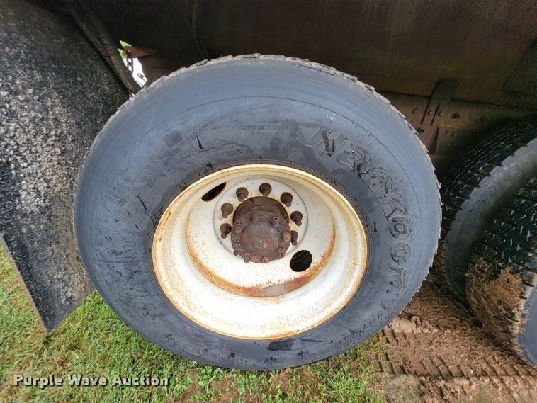 image for item KQ9206 2005 International 7600  dump truck