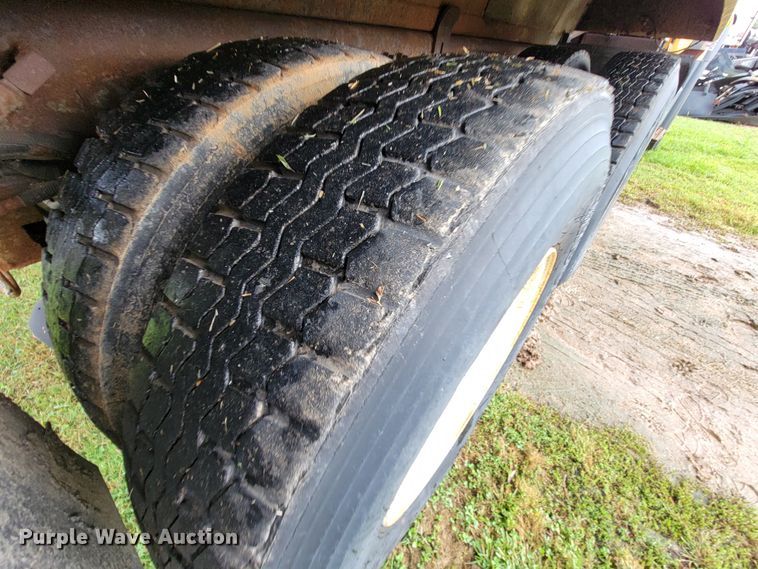 image for item KQ9206 2005 International 7600  dump truck