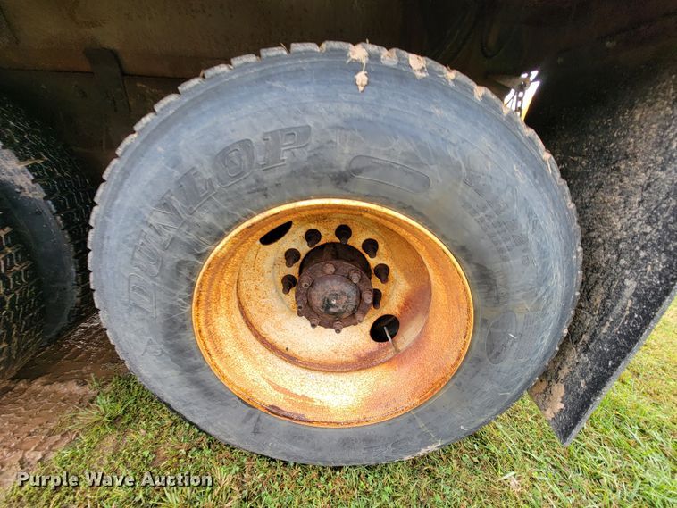 image for item KQ9206 2005 International 7600  dump truck