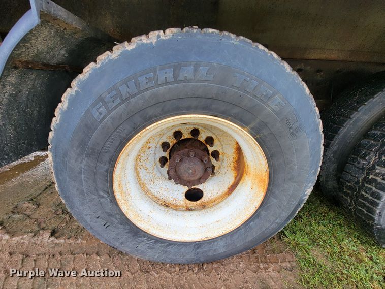 image for item KQ9206 2005 International 7600  dump truck