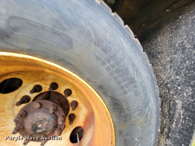 image for item KQ9206 2005 International 7600  dump truck