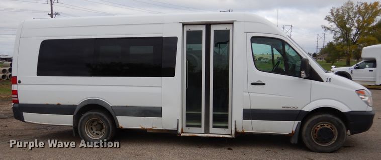 image for item KV9021 2007 Dodge Sprinter 3500  shuttle bus