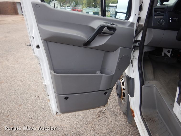 image for item KV9021 2007 Dodge Sprinter 3500  shuttle bus