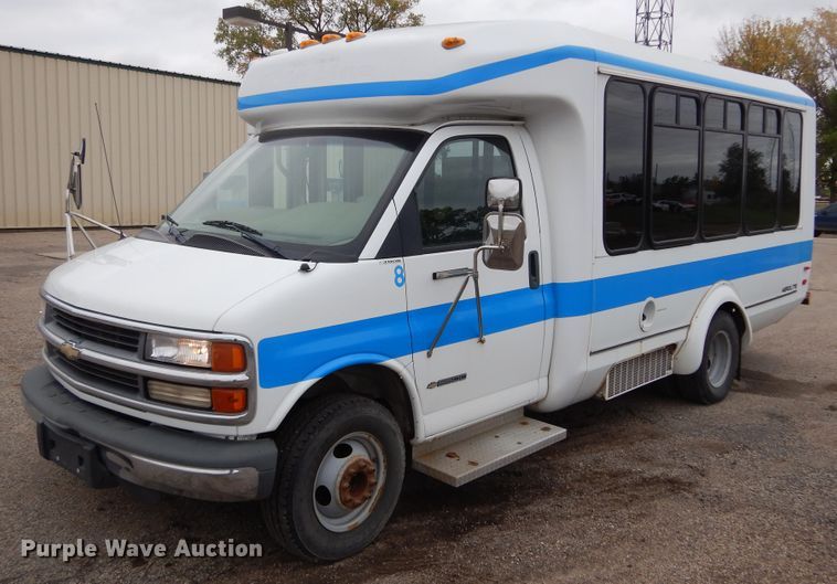 image for item KV9024 2001 Chevrolet Express 3500  shuttle bus