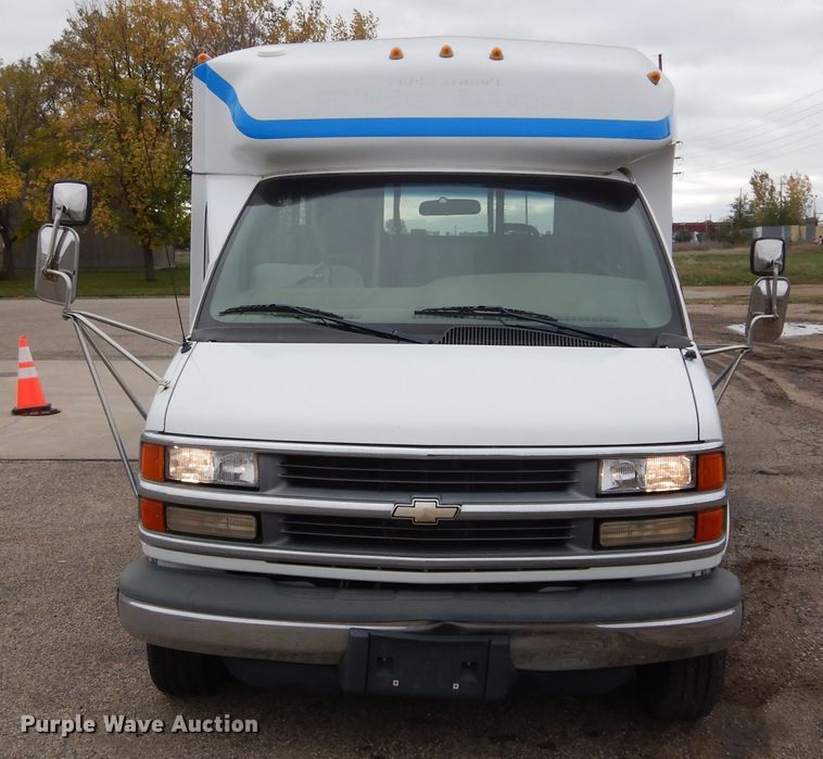 image for item KV9024 2001 Chevrolet Express 3500  shuttle bus