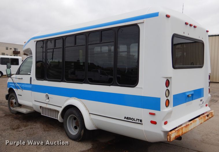 image for item KV9024 2001 Chevrolet Express 3500  shuttle bus
