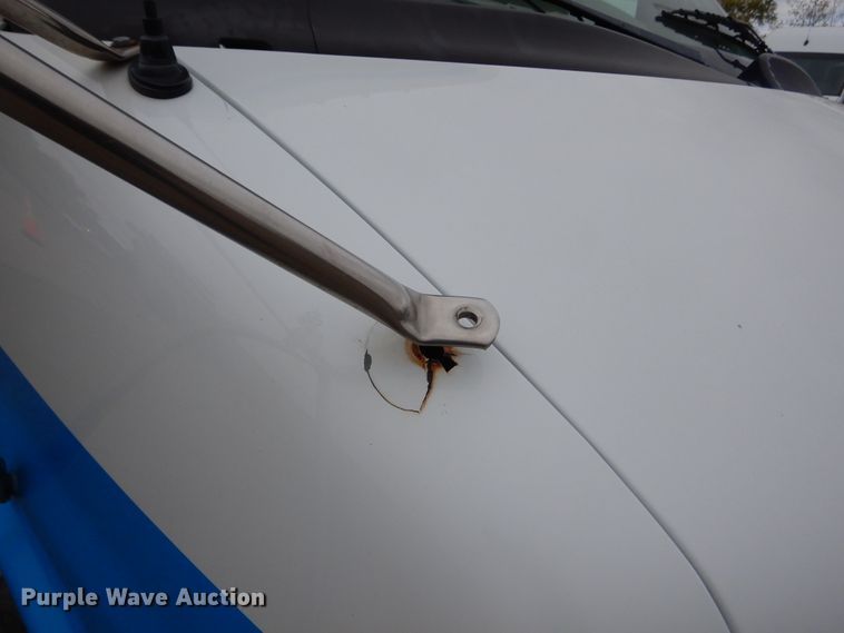 image for item KV9024 2001 Chevrolet Express 3500  shuttle bus