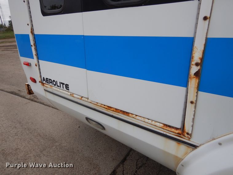 image for item KV9024 2001 Chevrolet Express 3500  shuttle bus