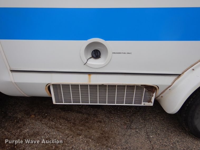 image for item KV9024 2001 Chevrolet Express 3500  shuttle bus