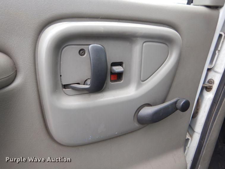 image for item KV9024 2001 Chevrolet Express 3500  shuttle bus