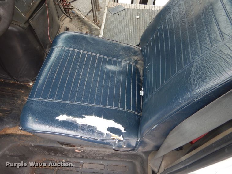 image for item KV9024 2001 Chevrolet Express 3500  shuttle bus