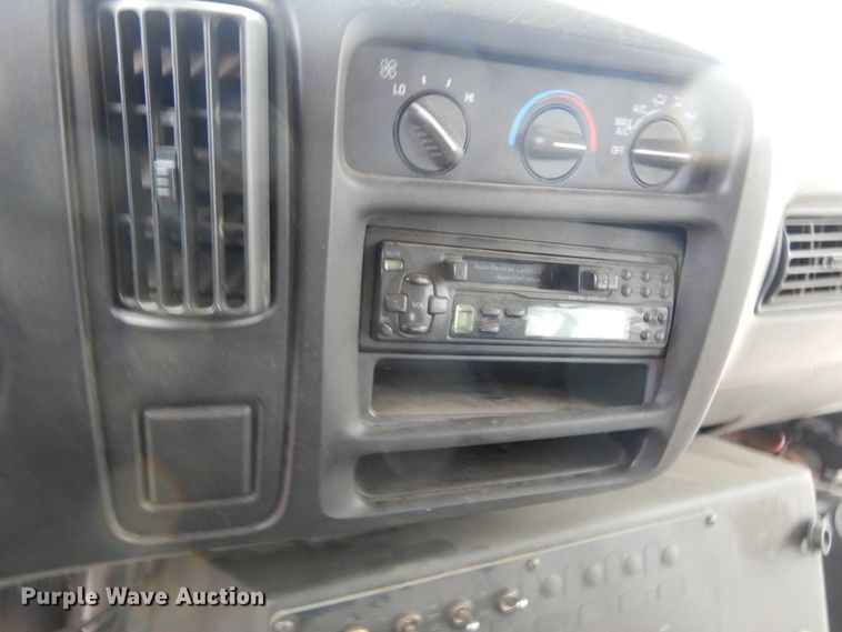 image for item KV9024 2001 Chevrolet Express 3500  shuttle bus