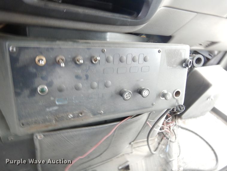 image for item KV9024 2001 Chevrolet Express 3500  shuttle bus