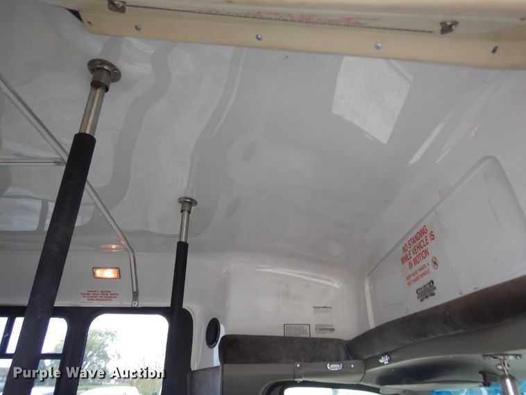 image for item KV9024 2001 Chevrolet Express 3500  shuttle bus