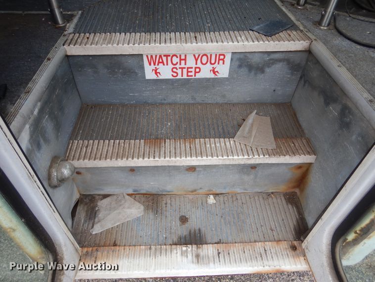 image for item KV9024 2001 Chevrolet Express 3500  shuttle bus