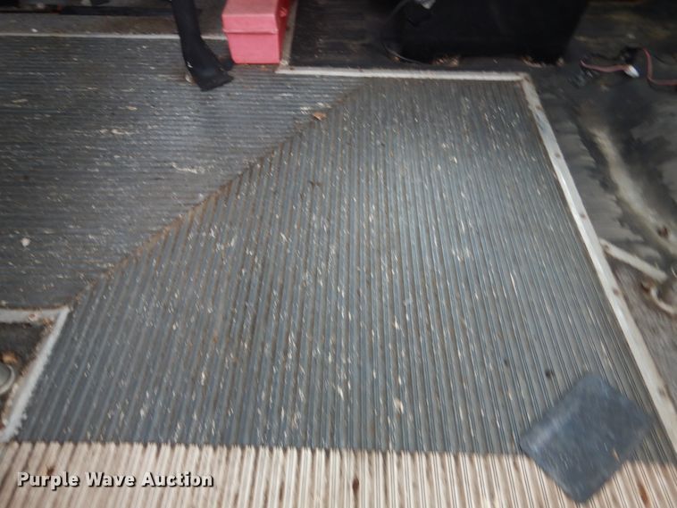 image for item KV9024 2001 Chevrolet Express 3500  shuttle bus