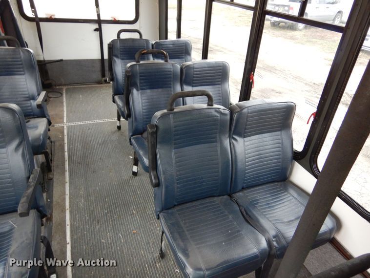 image for item KV9024 2001 Chevrolet Express 3500  shuttle bus