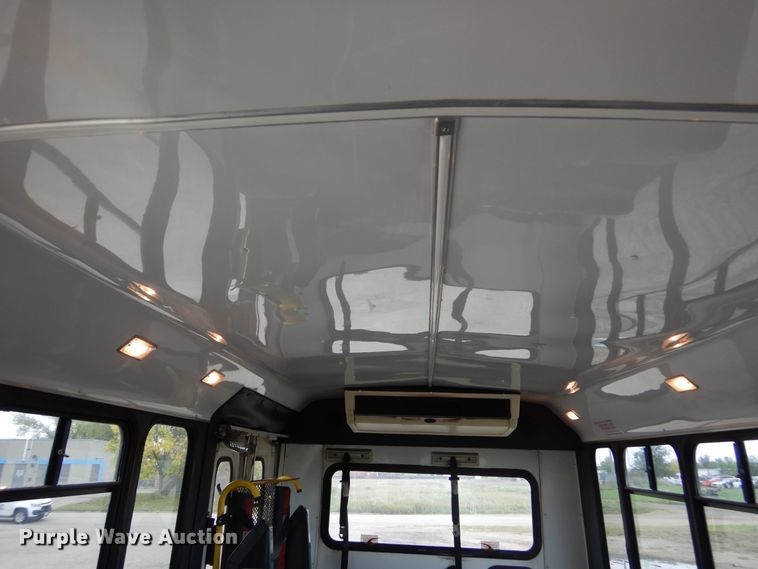 image for item KV9024 2001 Chevrolet Express 3500  shuttle bus